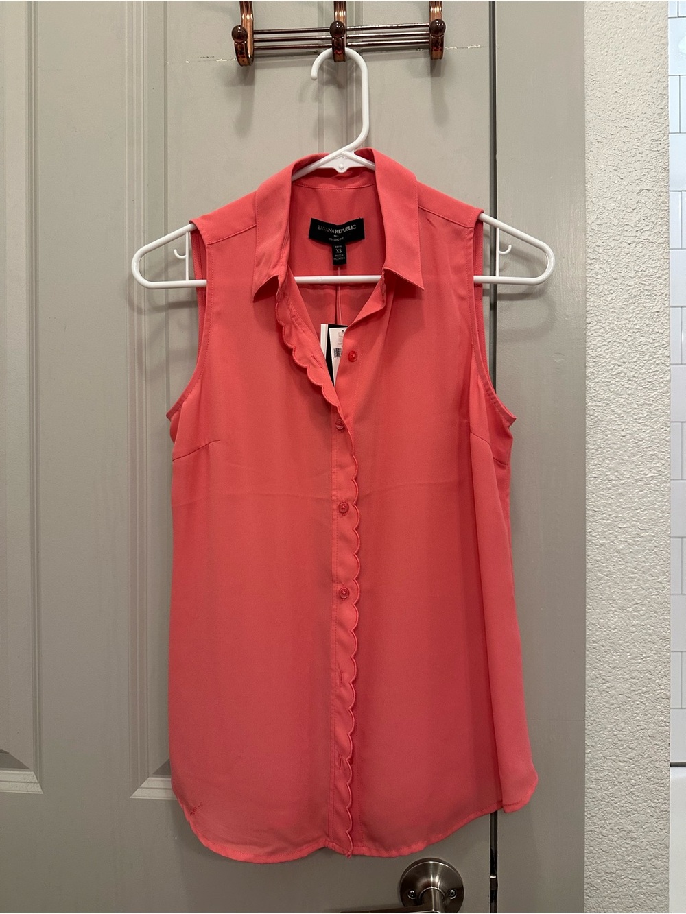 Banana Republic Factory Coral Pink Sleeveless Scallop-Trim Button Front Blouse